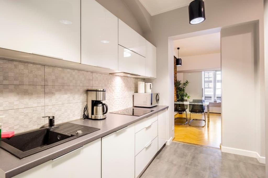 One-Bedroom Apartment,1371503576:JPEG